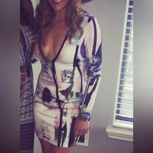 Cute colorful minidress, fitted long sleeve, back zip